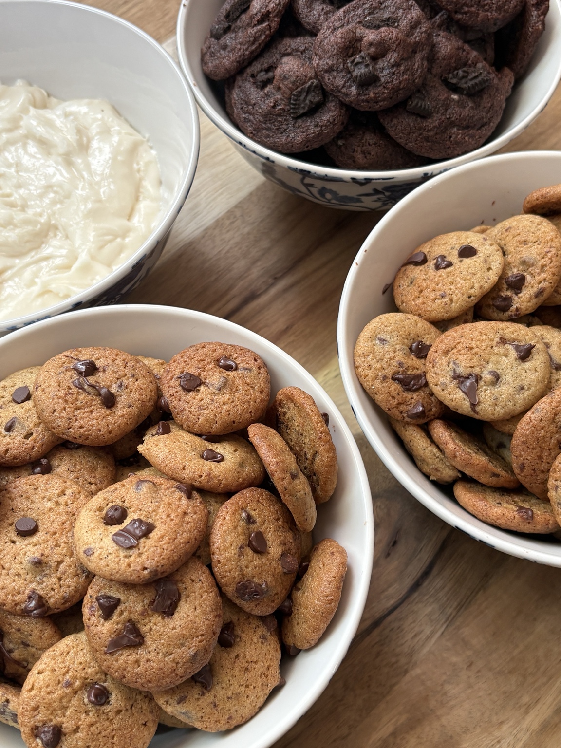 Mini chocolate chip and chocolate cookies served with dip